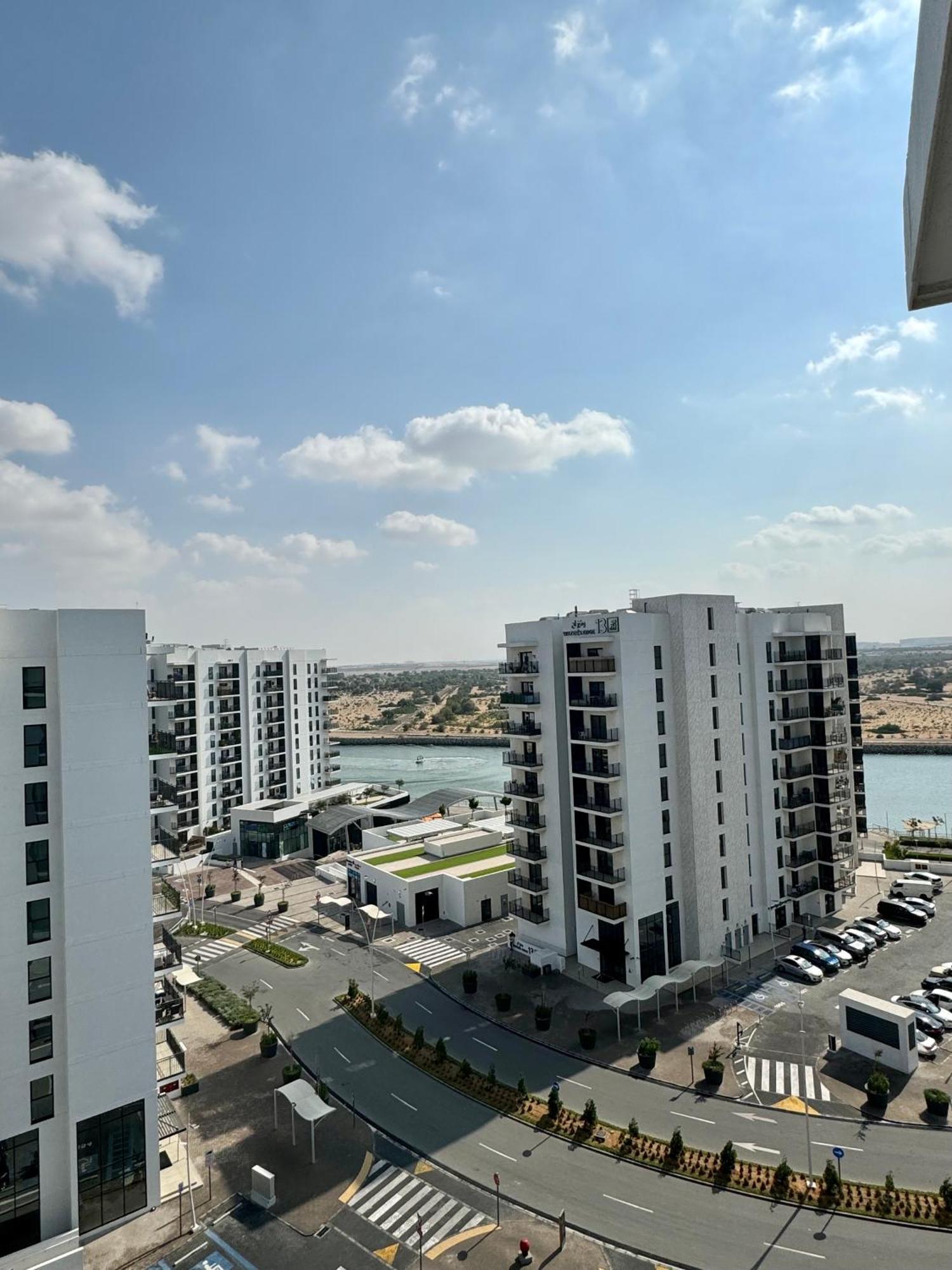 Appartamento The Hive Retreats In Yas Island Abu Dhabi Esterno foto